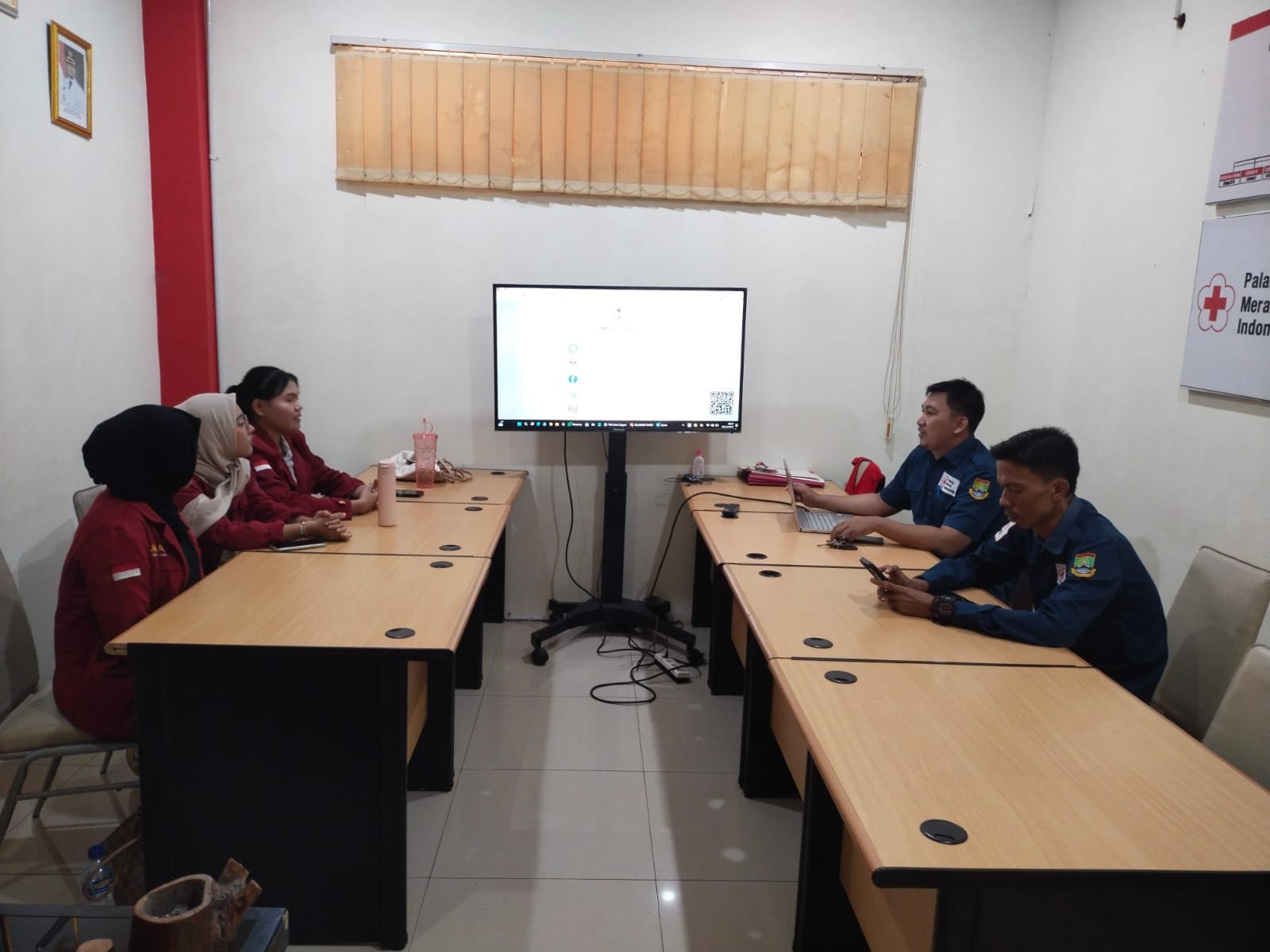 PMI Kota Cilegon Berikan Orientasi Kepalangmerahan kepada Mahasiswa Universitas Bina Bangsa