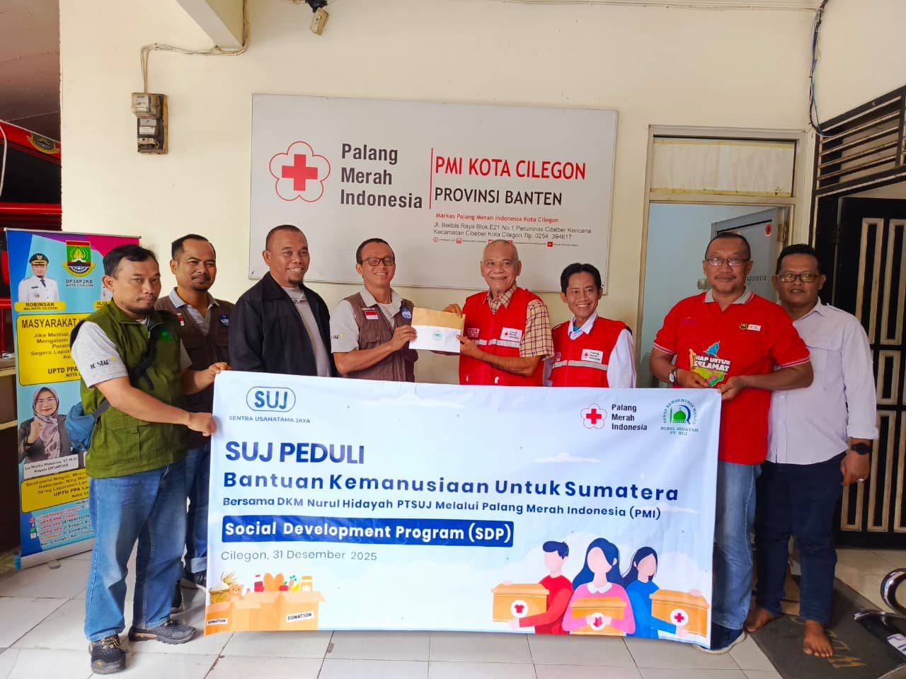 PT Sentra Usahatama Jaya Salurkan Bantuan untuk Korban Banjir Bandang dan Longsor di Sumatera melalui PMI