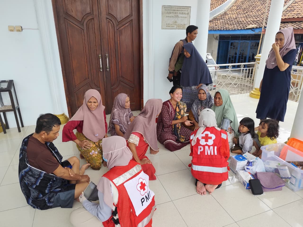 PMI Kota Cilegon Buka Layanan Kesehatan bagi Penyintas Banjir di Lingkungan Karang Tengah