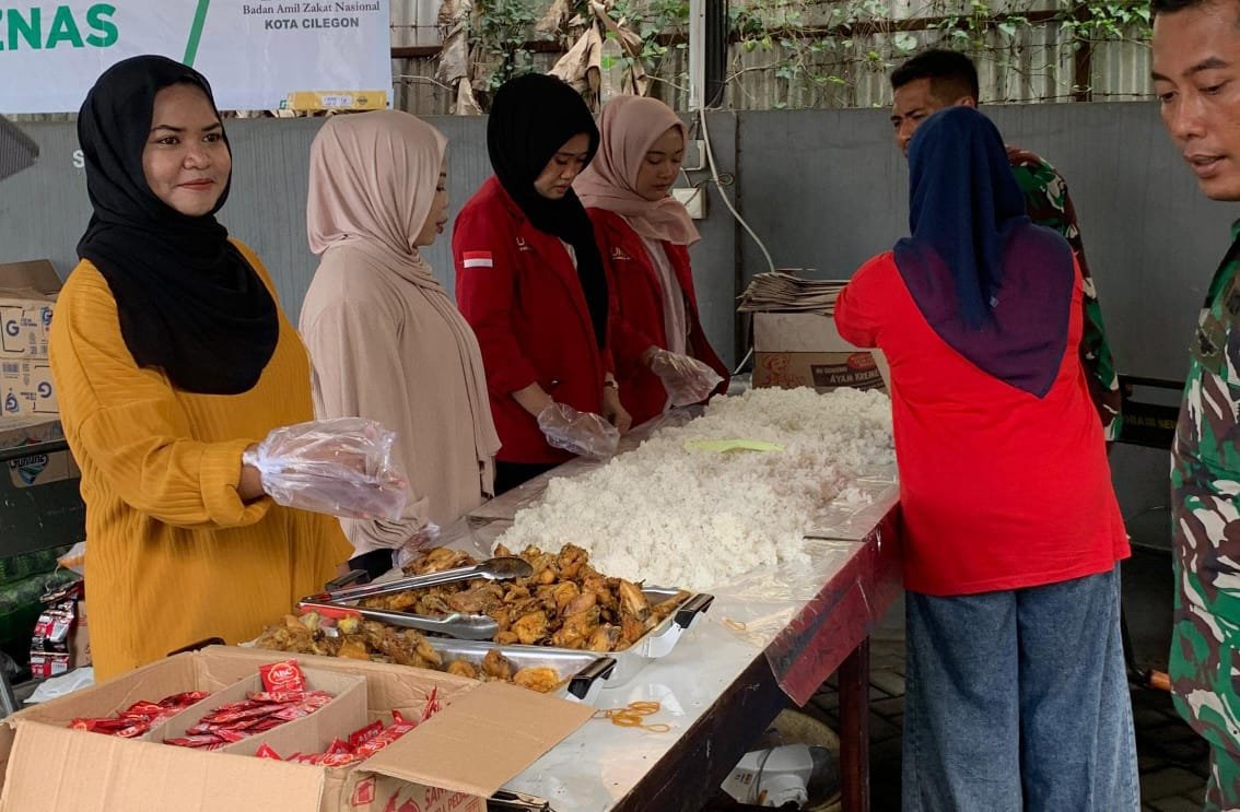 Belajar Kemanusiaan di Tengah Bencana, Mahasiswa Bina Bangsa Terjun Langsung Bantu Penyintas Banjir Cilegon