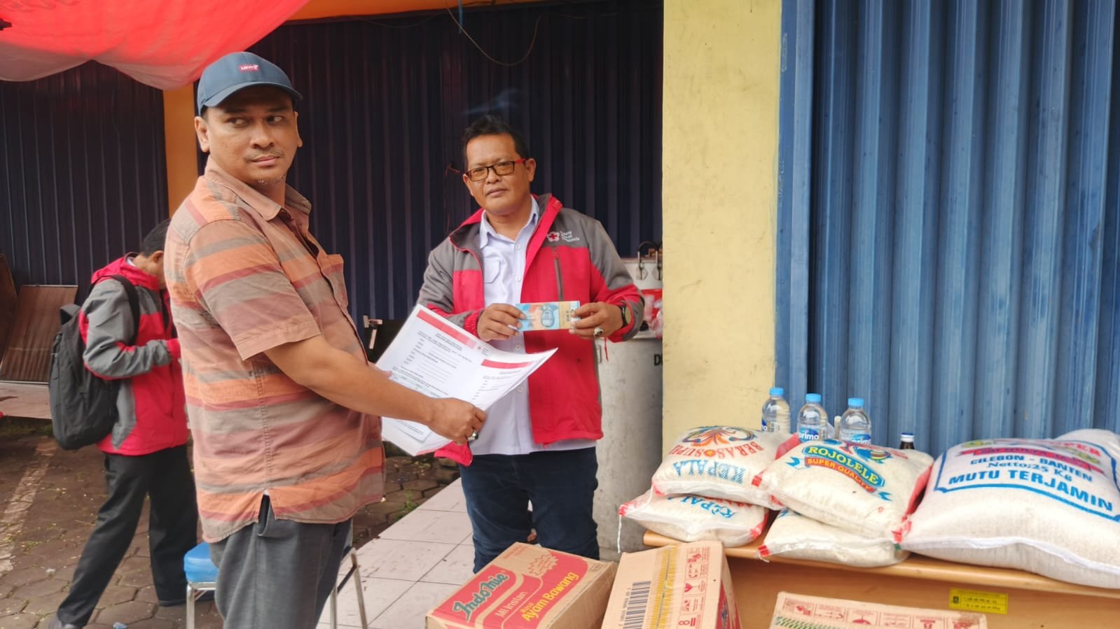 PMI Kota Cilegon Dukung Dapur Umum Dinas Sosial bagi Warga Terdampak Banjir