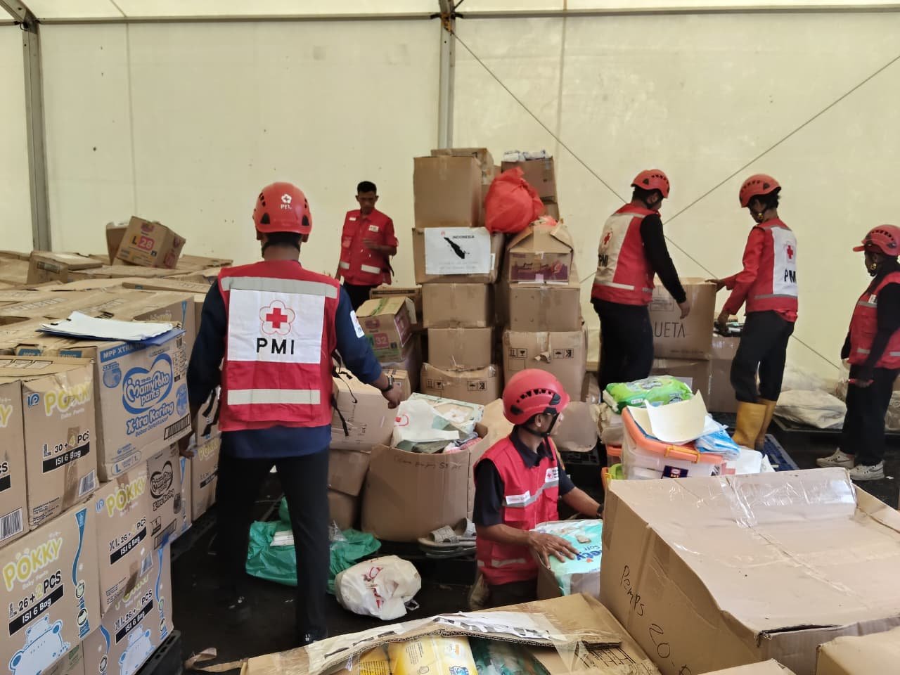 PMI Kota Cilegon Kirim Personel Logistik ke Gudang Darurat PMI Pusat untuk Respon Bencana di Sumatera
