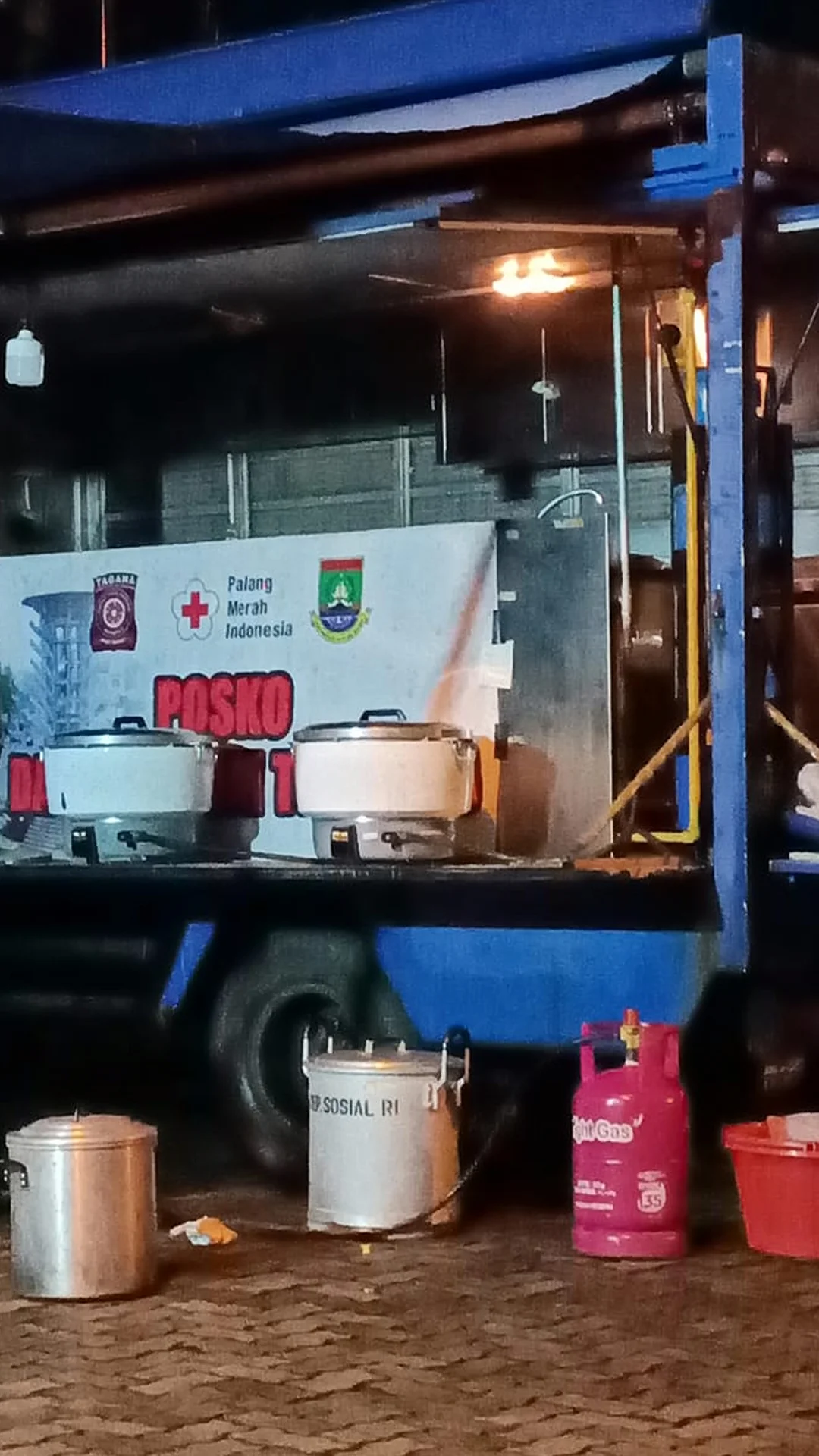 PMI Kota Cilegon Bersama Pemerintah dan Relawan Dirikan Dapur Umum dan Bantu Evakuasi Warga Terdampak Banjir